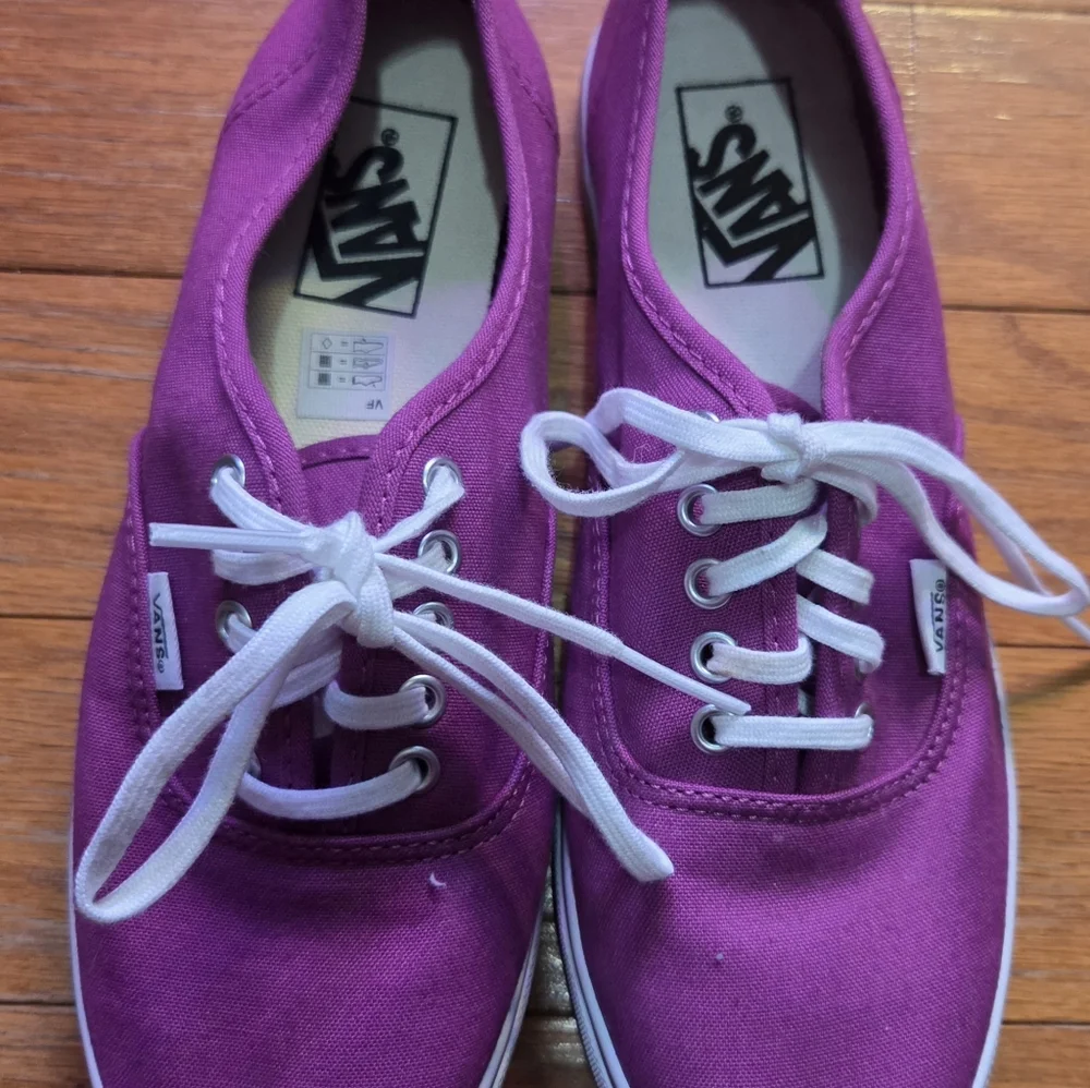 Vans Unisex  Magenta & White Authentic Low Pro Lace Up Shoe TB4R - Picture 2 of 4